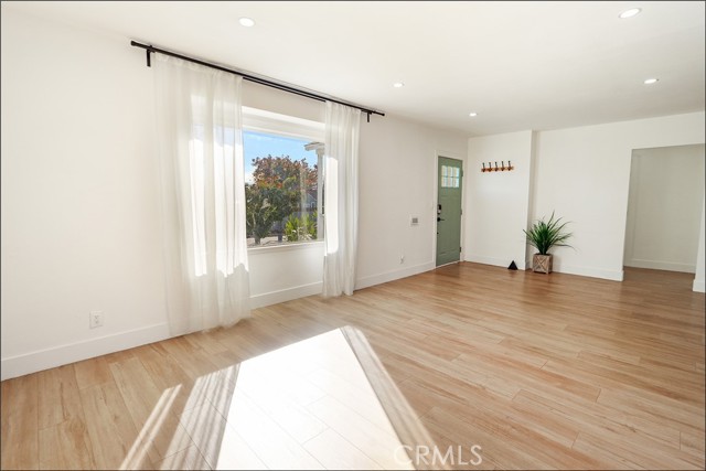 Detail Gallery Image 8 of 41 For 2153 W 111th, Los Angeles,  CA 90047 - 4 Beds | 2 Baths