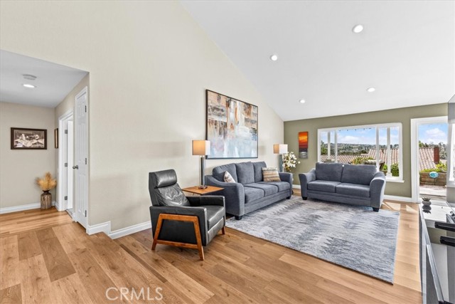 Detail Gallery Image 7 of 48 For 22632 Reinosa, Mission Viejo,  CA 92691 - 4 Beds | 2/1 Baths