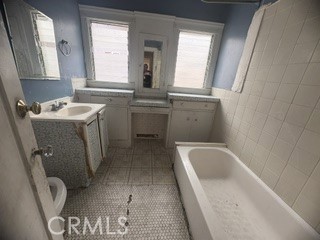 https://media.crmls.org/medias/f5d38e22-26ac-4950-811b-15f1f4cfe6e2.jpg?preset=X-Large