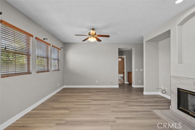 Detail Gallery Image 11 of 41 For 2455 Delicious Ln, Palmdale,  CA 93551 - 4 Beds | 3 Baths