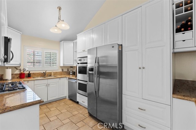 221 Violet Avenue, Monrovia CA: https://media.crmls.org/medias/f5d3c426-aec5-4fa4-a835-7579e7d49247.jpg