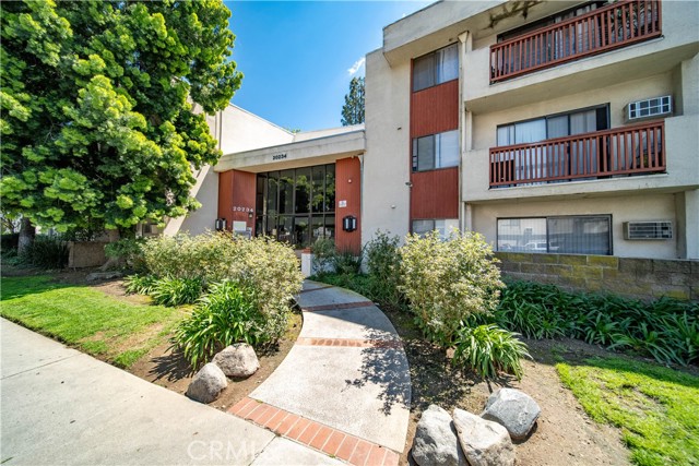 Detail Gallery Image 1 of 23 For 20234 Cantara St #121,  Winnetka,  CA 91306 - 2 Beds | 2 Baths