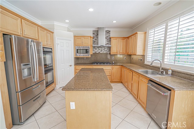 25910 Tennyson Lane, Stevenson Ranch CA: https://media.crmls.org/medias/f5d5d3a2-5f68-4ff9-9ae6-b178961c2461.jpg