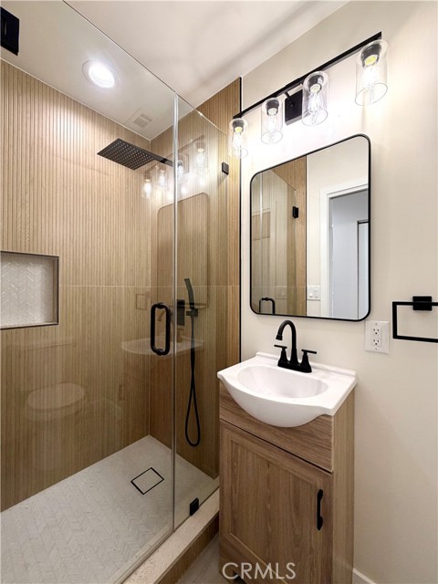 Detail Gallery Image 8 of 14 For 3548 Corinth Ave, Los Angeles,  CA 90066 - 3 Beds | 2 Baths