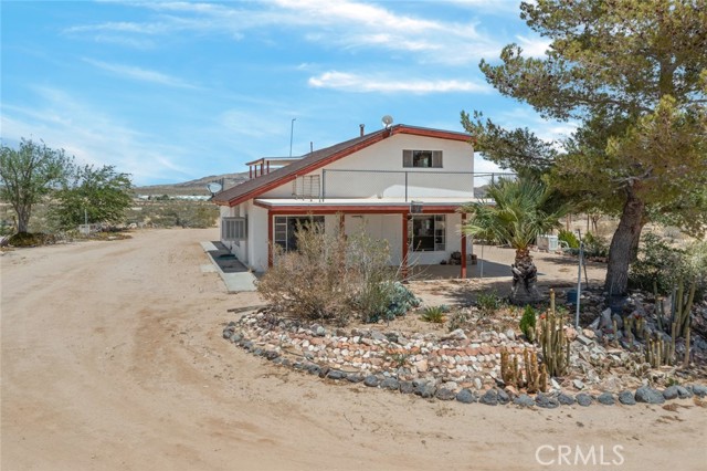 Detail Gallery Image 2 of 44 For 57955 Town Rd, Landers,  CA 92285 - 1 Beds | 2 Baths