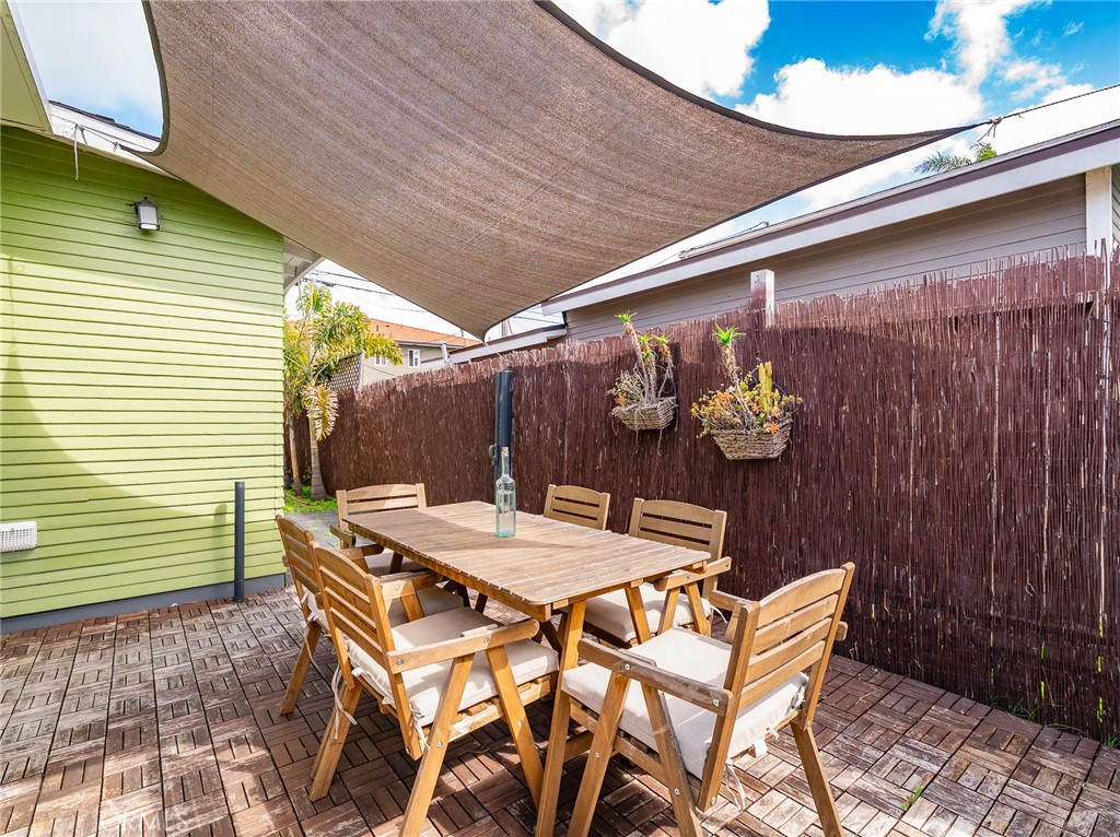https://media.crmls.org/medias/f5d72a64-a2d9-4823-adea-29a8c602a4f9.jpg?preset=X-Large