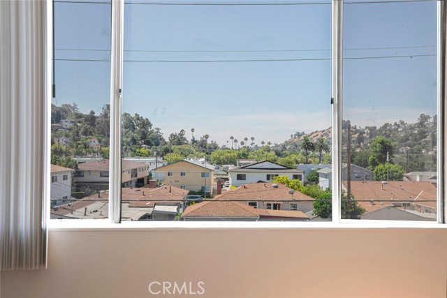 Detail Gallery Image 10 of 20 For 1422 Rock Glen #210,  Glendale,  CA 91205 - 2 Beds | 1 Baths