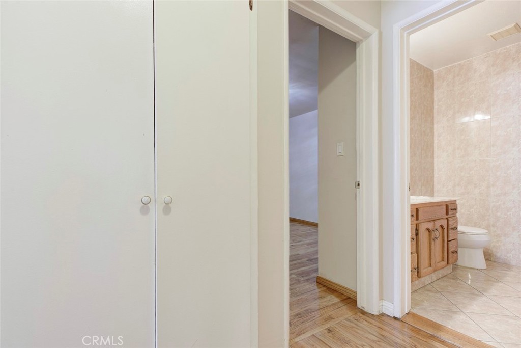 https://media.crmls.org/medias/f5d81cda-2eda-4e99-b2bb-2ac1dc7f0944.jpg?preset=X-Large