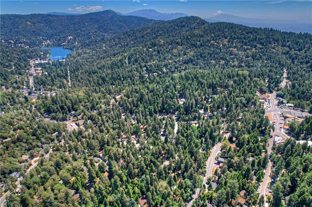 https://media.crmls.org/medias/f5d8c930-3957-4cbe-a80f-850127d3f950.jpg?preset=X-Large
