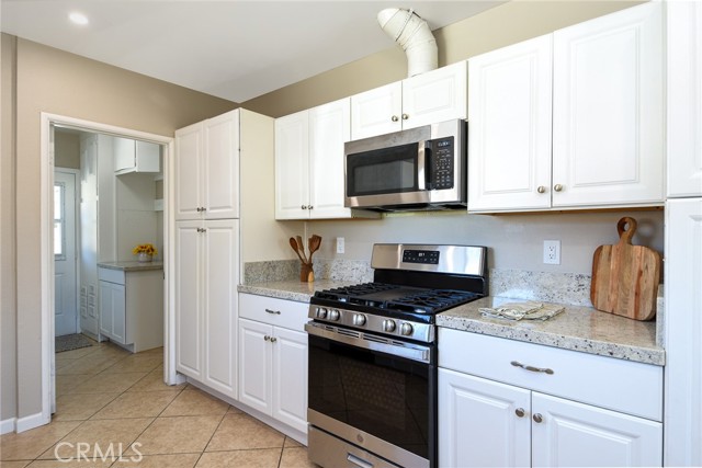 Detail Gallery Image 10 of 36 For 248 N Palm Ave, Hemet,  CA 92543 - 3 Beds | 2/1 Baths