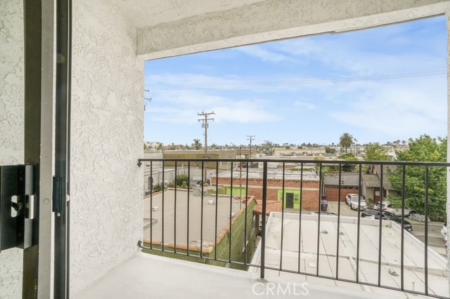 1410 Coranado Avenue, Long Beach CA: https://media.crmls.org/medias/f5da6935-9df2-45ec-adfe-1cf5110857f7.jpg