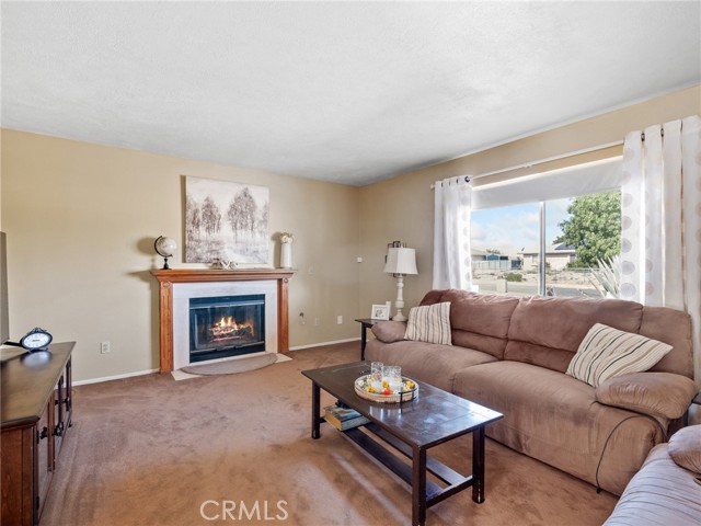 Detail Gallery Image 8 of 40 For 13397 Applewood Rd, Apple Valley,  CA 92308 - 3 Beds | 2 Baths