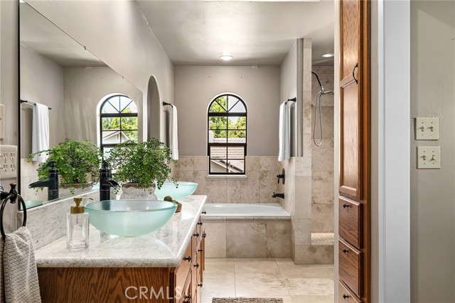 4680 Songbird, Chico CA: https://media.crmls.org/medias/f5db0393-3aa8-47fd-971f-7be8d8653c92.jpg