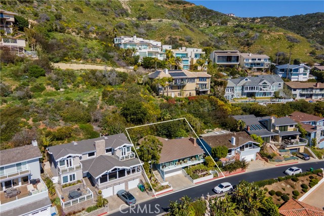 Detail Gallery Image 3 of 54 For 19 N Vista De La Luna, Laguna Beach,  CA 92651 - 3 Beds | 2 Baths
