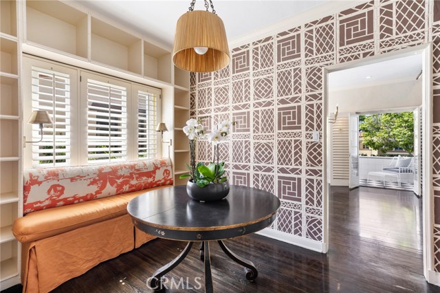580 S Sweetzer Ave, Los Angeles CA: https://media.crmls.org/medias/f5dd2888-af2d-4419-a710-aa28c2967353.jpg