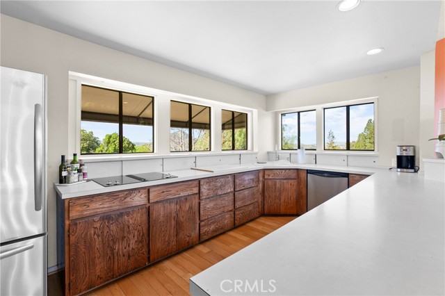 Detail Gallery Image 8 of 37 For 2060 Skylark Ln, San Luis Obispo,  CA 93401 - 3 Beds | 3 Baths