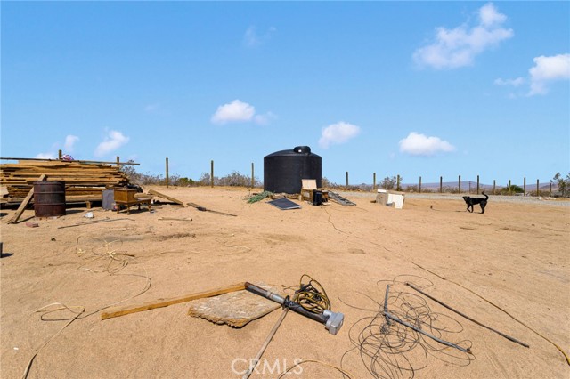 5924 Old Woman Springs Road, Johnson Valley CA: https://media.crmls.org/medias/f5de1761-8448-4c33-8d94-7704dbd3beee.jpg