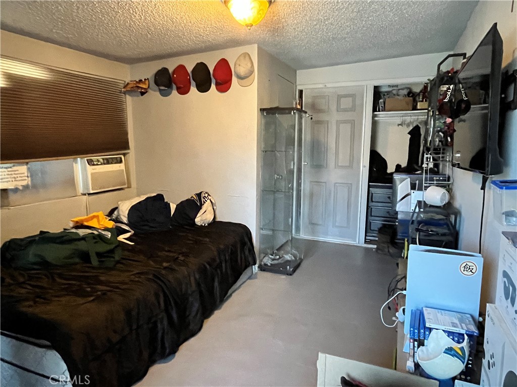 https://media.crmls.org/medias/f5decbcf-60bf-4092-b0d2-ad8ae74da420.jpg?preset=X-Large