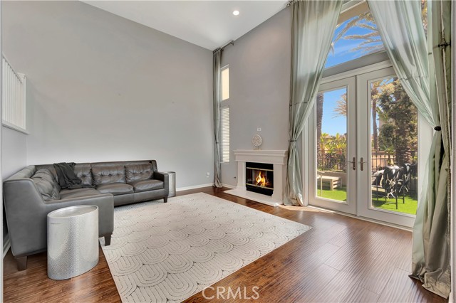 19281 Surf Drive, Huntington Beach CA: https://media.crmls.org/medias/f5df7e05-f077-49a6-980f-703c6f2faf57.jpg