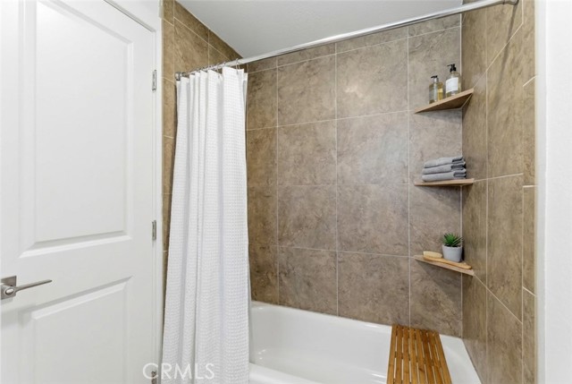 Detail Gallery Image 34 of 49 For 203 Cedar St a & B,  Newport Beach,  CA 92663 - 4 Beds | 3 Baths