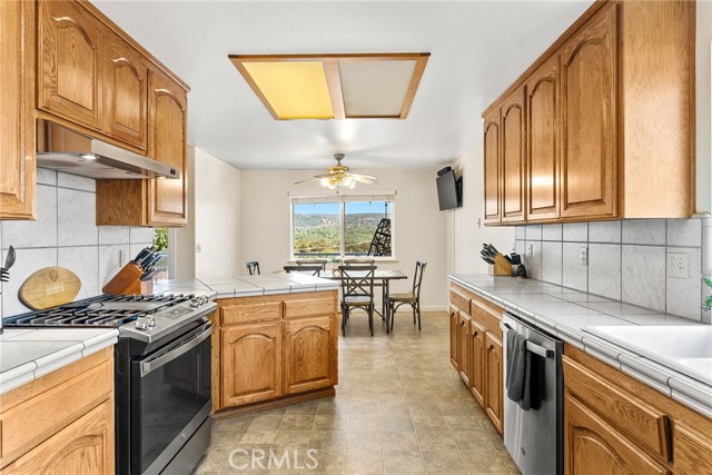 Detail Gallery Image 16 of 53 For 26 Regal Way, Oroville,  CA 95966 - 5 Beds | 3/1 Baths