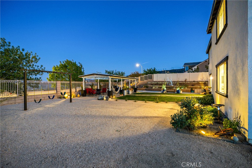 https://media.crmls.org/medias/f5e0c287-5e1c-4c6d-adb1-91691c29243b.jpg?preset=X-Large