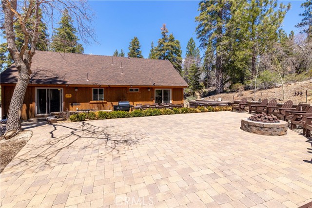 43485 Colusa Drive, Big Bear Lake CA: https://media.crmls.org/medias/f5e25f7f-fccb-4fea-8f31-52a9d6d348b5.jpg