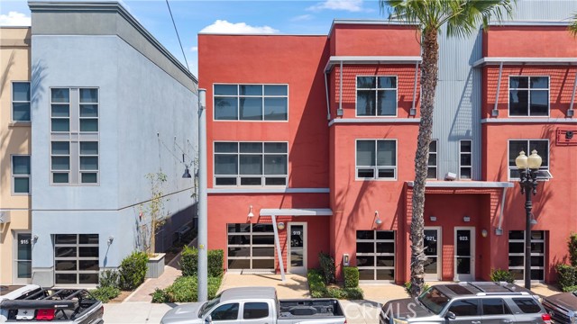 919 E Santa Ana Boulevard, Santa Ana CA: https://media.crmls.org/medias/f5e2716e-aef2-4686-96d2-50a2c5650874.jpg