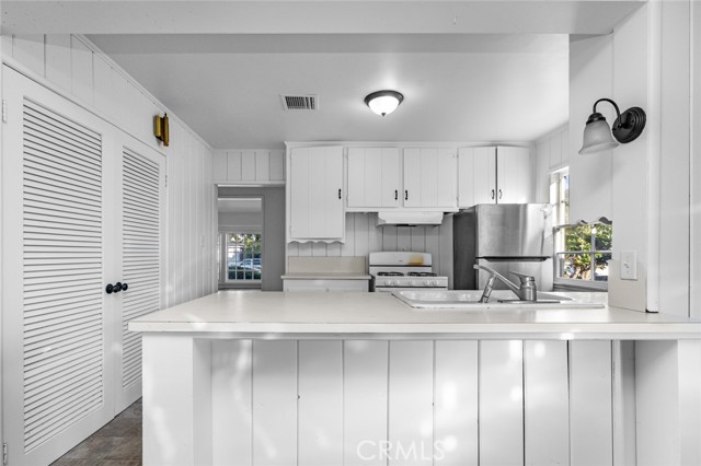 Detail Gallery Image 10 of 46 For 4715 Briercrest, Lakewood,  CA 90713 - 3 Beds | 2 Baths