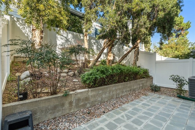 Detail Gallery Image 22 of 33 For 10056 Melinda Way #3,  Northridge,  CA 91325 - 2 Beds | 2/1 Baths