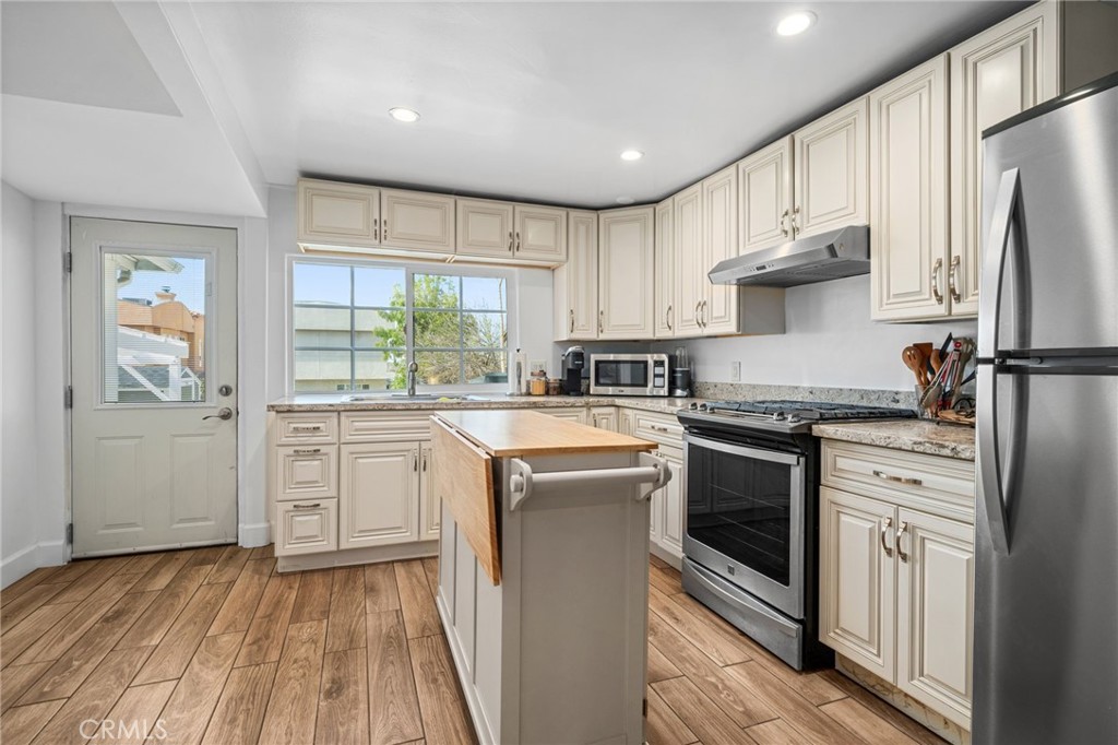 10121 Mountair Avenue, Tujunga, CA 91042