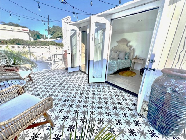 Detail Gallery Image 5 of 28 For 265 Mayflower, Newport Beach,  CA 92660 - 2 Beds | 2 Baths