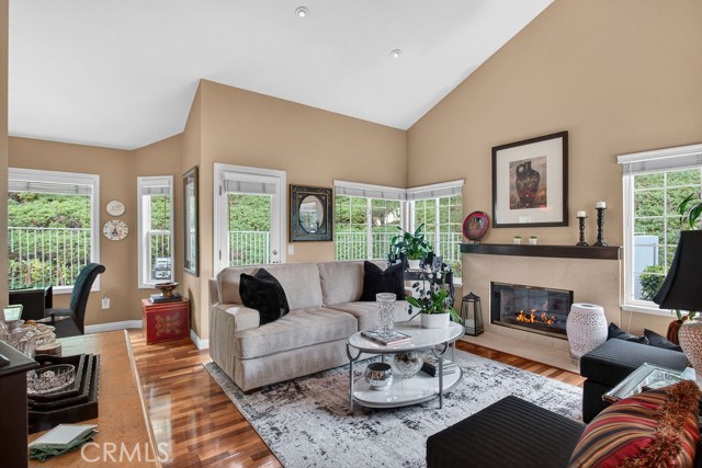 Detail Gallery Image 9 of 30 For 847 S Amber Ln, Anaheim Hills,  CA 92807 - 3 Beds | 3 Baths