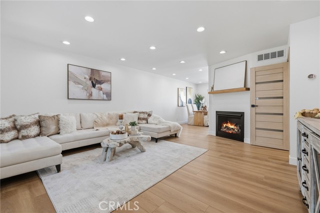 Front Image Thumbnail for CRSR25272484