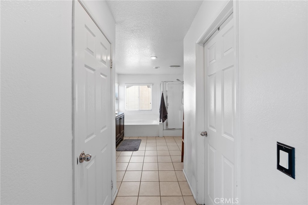 https://media.crmls.org/medias/f5e6ac0d-5a9c-44c2-9884-bf503cebe0f8.jpg?preset=X-Large