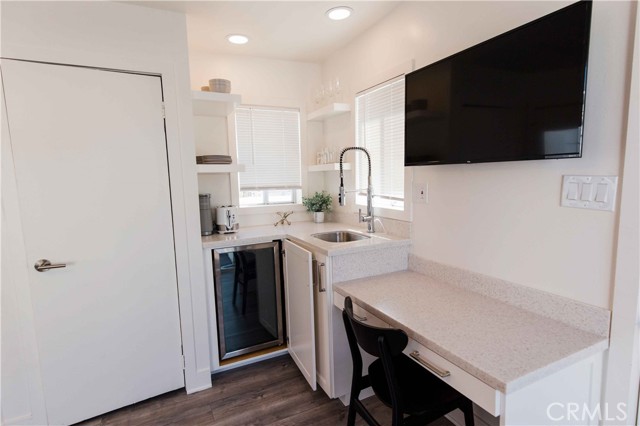 Detail Gallery Image 5 of 17 For 215 29th St C/Studio,  Newport Beach,  CA 92663 - 1 Beds | 1 Baths