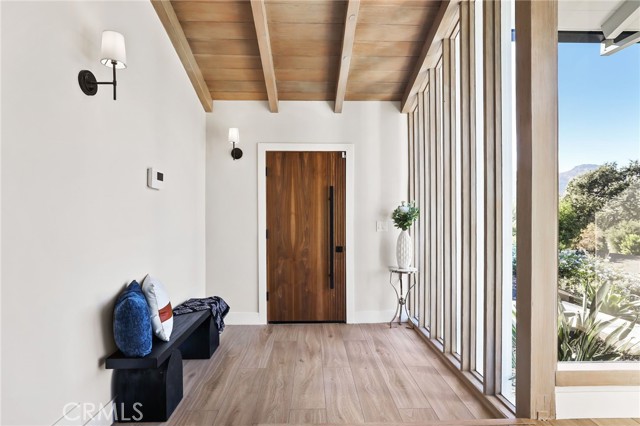 9425 Gierson Avenue, Chatsworth CA: https://media.crmls.org/medias/f5e7dc57-c5ea-4d83-9b7b-90461a640718.jpg