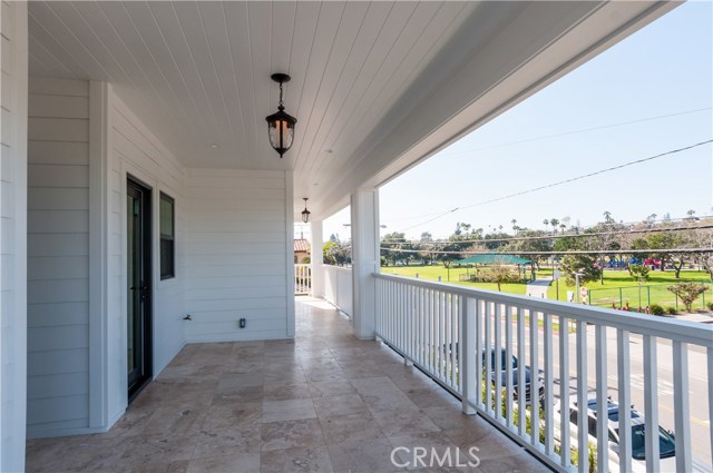 1401 Lynngrove Drive, Manhattan Beach, California 90266, 5 Bedrooms Bedrooms, ,5 BathroomsBathrooms,Residential,Sold,Lynngrove,SB17035435