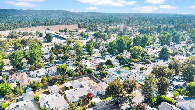 17350 Hamlin Street, Lake Balboa CA: https://media.crmls.org/medias/f5e859ad-dd8d-46df-b84d-bfacfd53dee1.jpg