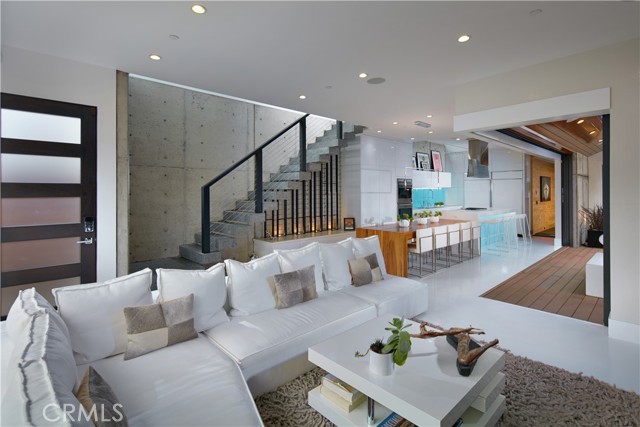 604 Acacia Avenue, Corona del Mar CA: https://media.crmls.org/medias/f5e88272-0f48-4590-b16a-d5b711373266.jpg
