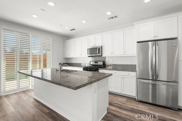 Detail Gallery Image 10 of 39 For 2855 Villa Catalonia Ct, Corona,  CA 92881 - 3 Beds | 2/1 Baths