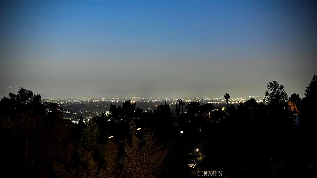 https://media.crmls.org/medias/f5e98c3b-0d19-455a-a0ea-99c40088e8ff.jpg?preset=X-Large