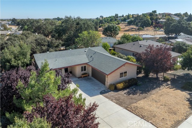 Detail Gallery Image 2 of 35 For 425 Montebello Oaks Dr, Paso Robles,  CA 93446 - 3 Beds | 2 Baths