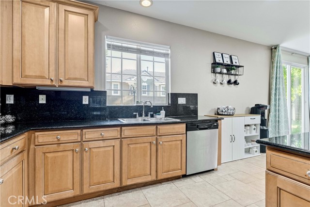Detail Gallery Image 10 of 42 For 15601 N Peak Ln, Fontana,  CA 92336 - 4 Beds | 3 Baths