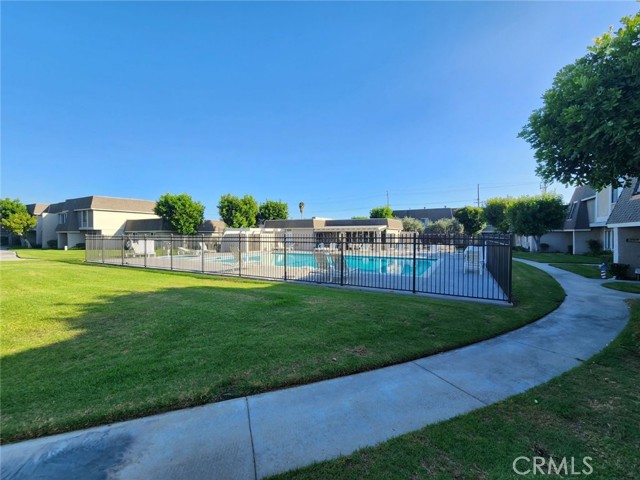 Detail Gallery Image 7 of 7 For 2141 W York Cir, Anaheim,  CA 92804 - 3 Beds | 2 Baths