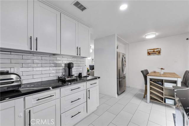 Detail Gallery Image 9 of 36 For 15970 Hyde Ct, Fountain Valley,  CA 92708 - 2 Beds | 1/1 Baths