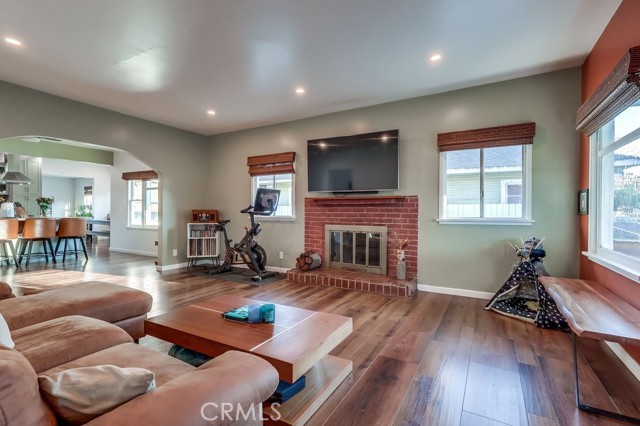 Detail Gallery Image 2 of 63 For 456 Cherry Ave, Long Beach,  CA 90802 - 3 Beds | 4 Baths