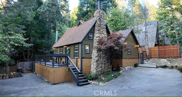 810 Lake Drive, Lake Arrowhead CA: https://media.crmls.org/medias/f5ebe05d-cd45-45c0-85d5-e1169d7efe17.jpg