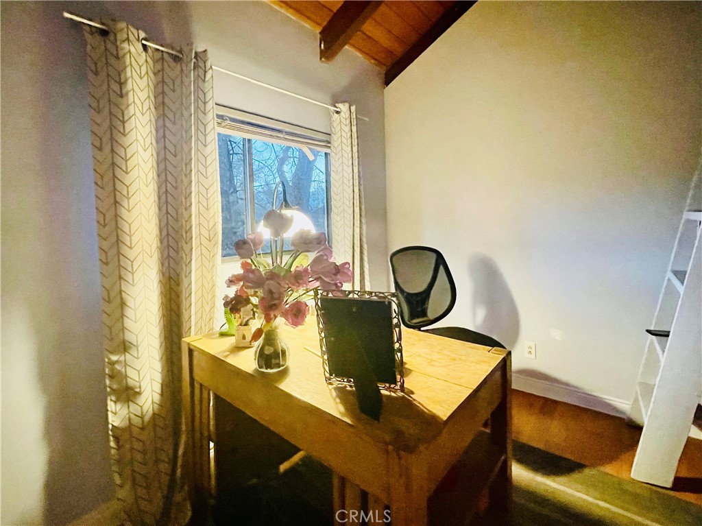 https://media.crmls.org/medias/f5ec01b0-6a52-4afd-b289-b0b35af98573.jpg?preset=X-Large