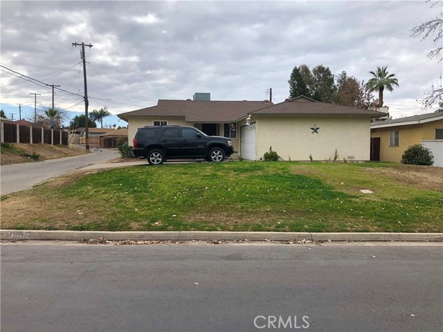 1105 W Point Dr, Bakersfield, CA 93305